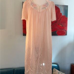 Lorraine Vintage 70s Night Gown Size M Medium Pajamas Silky Light Pink
